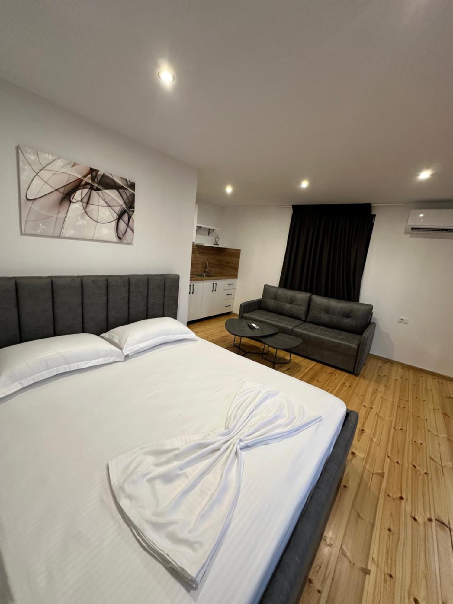 שקודר Lake Escape Villa Shiroke מראה חיצוני תמונה