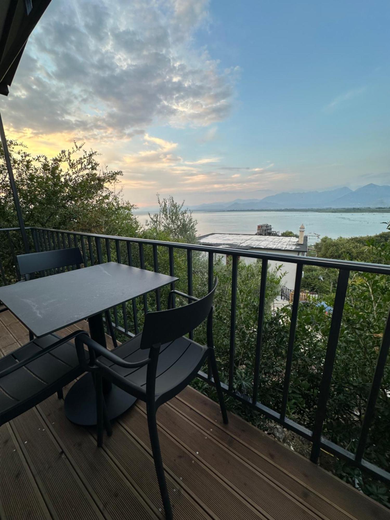 שקודר Lake Escape Villa Shiroke מראה חיצוני תמונה