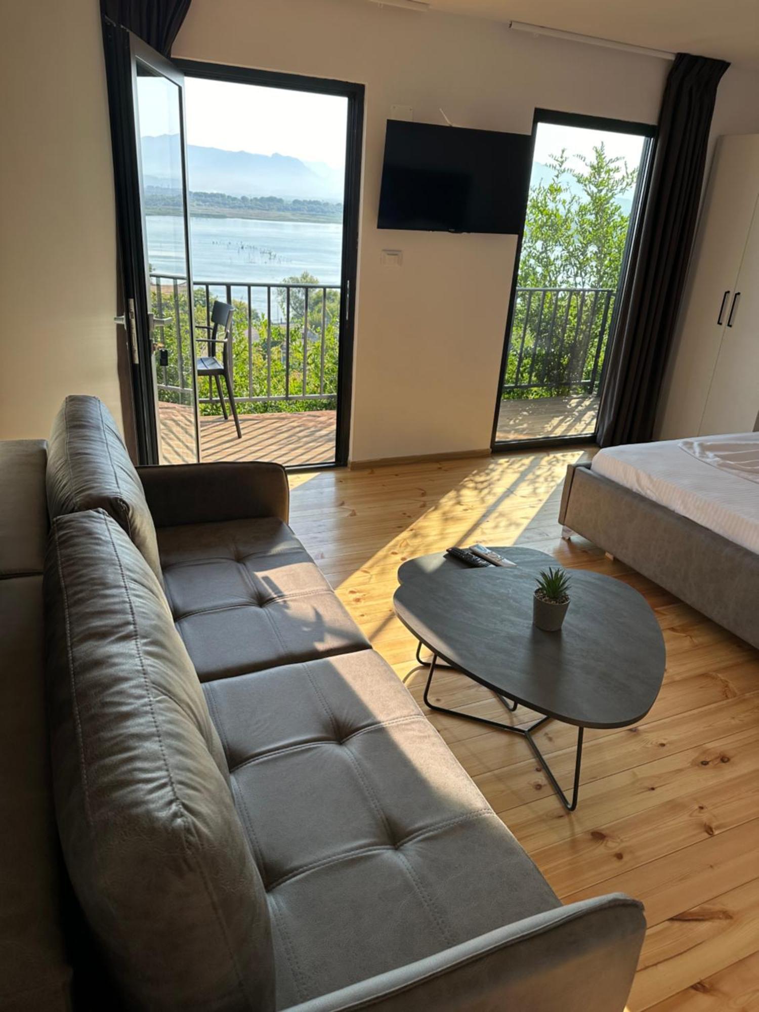 שקודר Lake Escape Villa Shiroke מראה חיצוני תמונה
