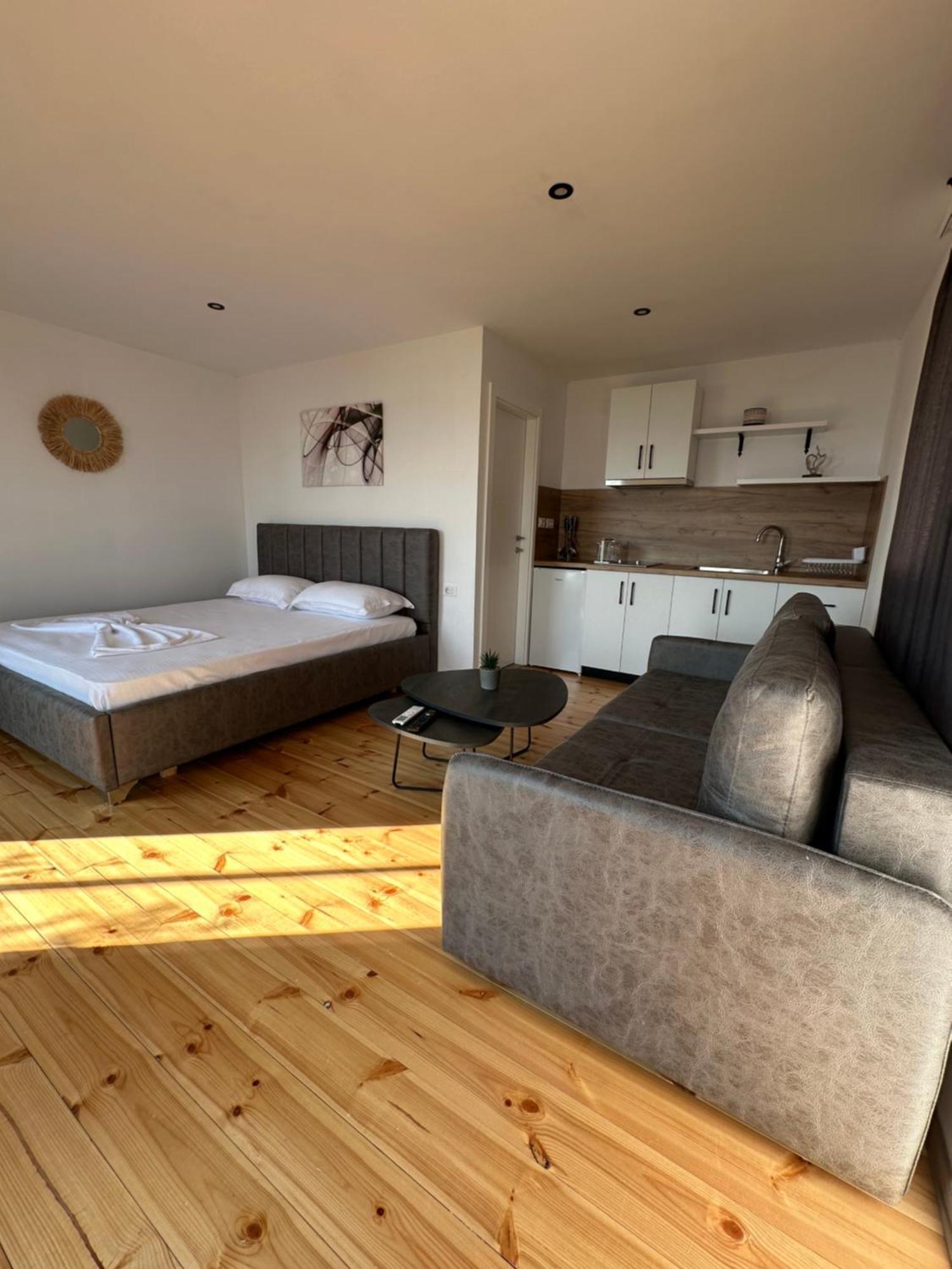 שקודר Lake Escape Villa Shiroke מראה חיצוני תמונה