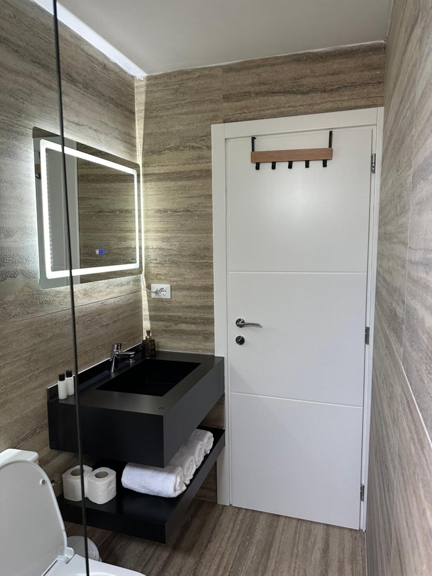 שקודר Lake Escape Villa Shiroke מראה חיצוני תמונה
